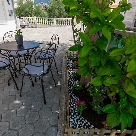 Apartman Jelena 2 * Kastela