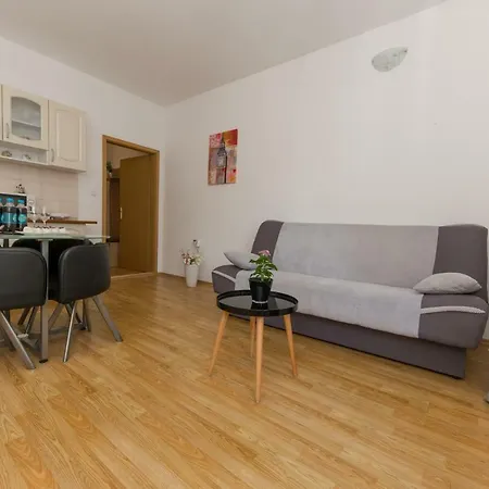 Jelena 2 Apartment Kastela