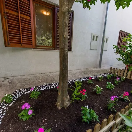 Apartment Apartman Jelena 2 *